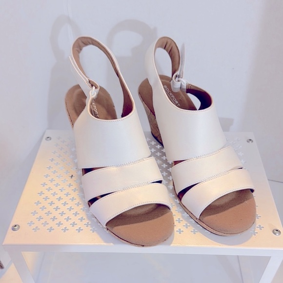 Rockport TruTech White Leather Wedge Heel Sandals Size 9 M Velcro Closure - Picture 2 of 11